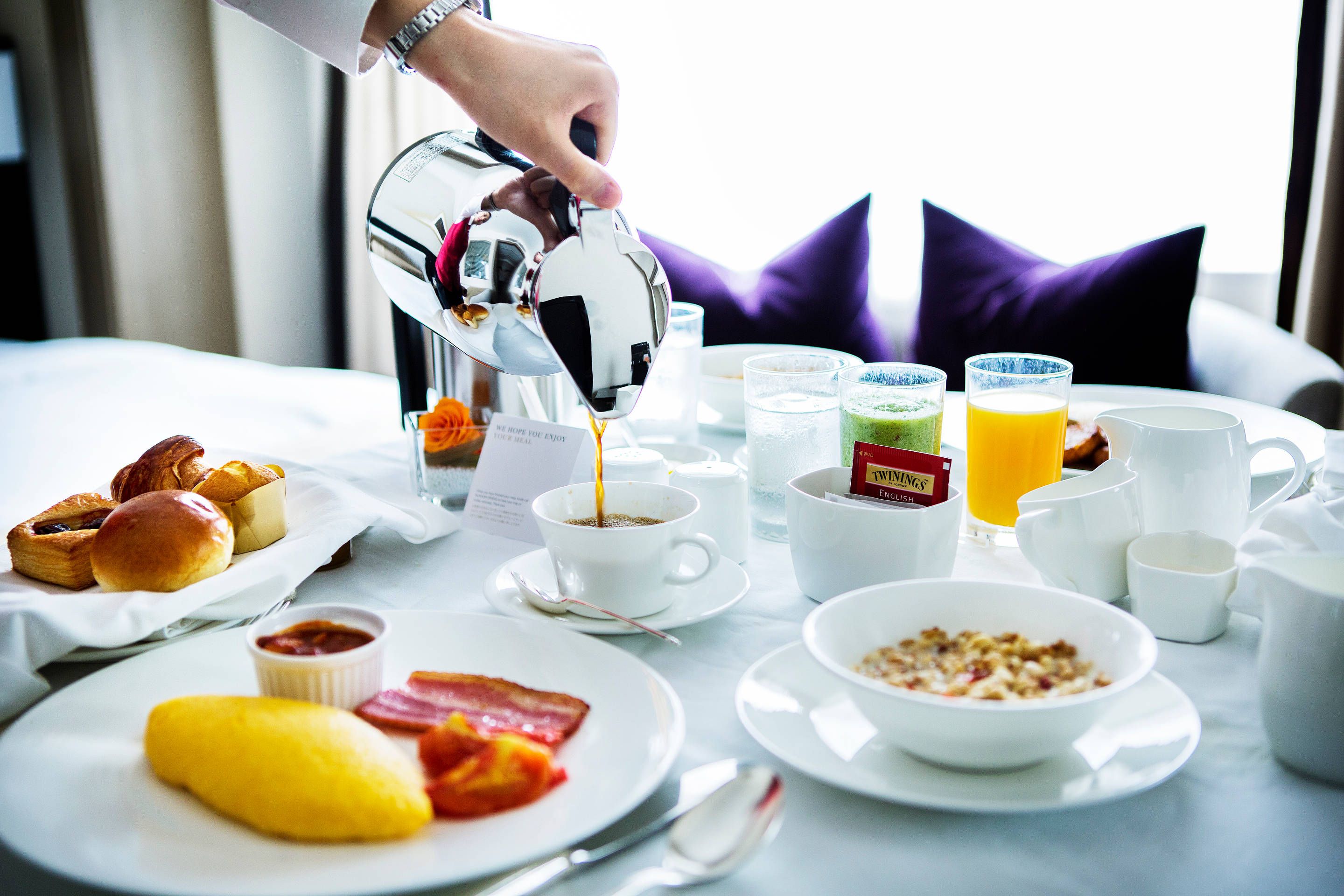 Breakfast In room dining / ルームサービスでの朝食