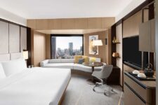 1 King Classic Club Lounge Access