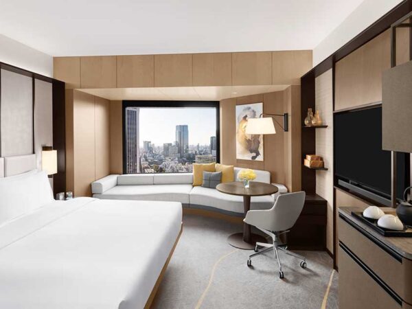 1 King Classic Club Lounge Access