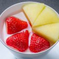 季節のフルーツ入り杏仁豆腐